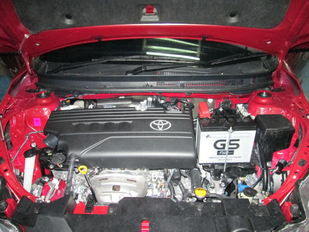 yaris2014gas-09